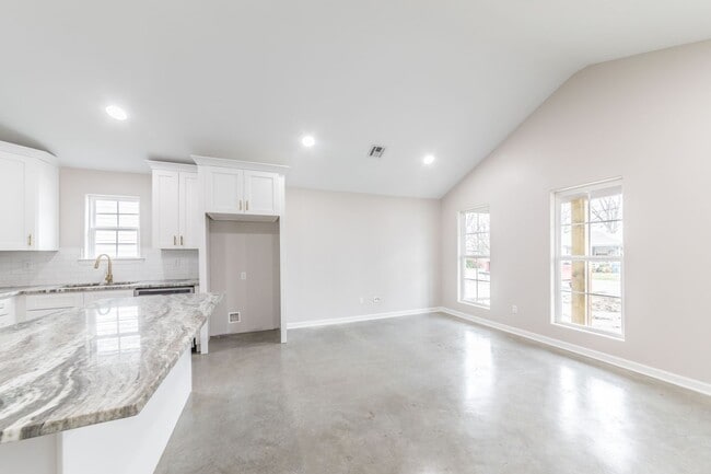 330 Jeanette St in Lafayette, LA - Building Photo - Building Photo