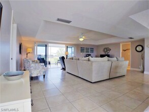 108 Penny Ln in Naples, FL - Foto de edificio - Building Photo