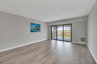 350 Plum Creek Dr in Wheeling, IL - Building Photo - Building Photo