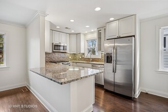 107 Central Park Ave in Wilmette, IL - Building Photo - Building Photo