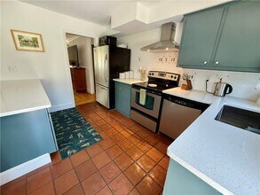 8 McCormick Rd in Newport, RI - Building Photo - Building Photo