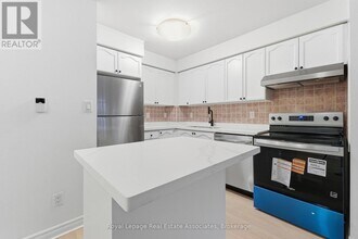 3880 Duke of York Blvd in Mississauga, ON - Building Photo - Building Photo