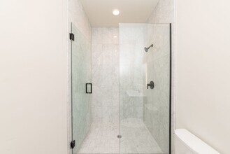 1220 N Bosworth Ave-Unit -303 in Chicago, IL - Building Photo - Building Photo