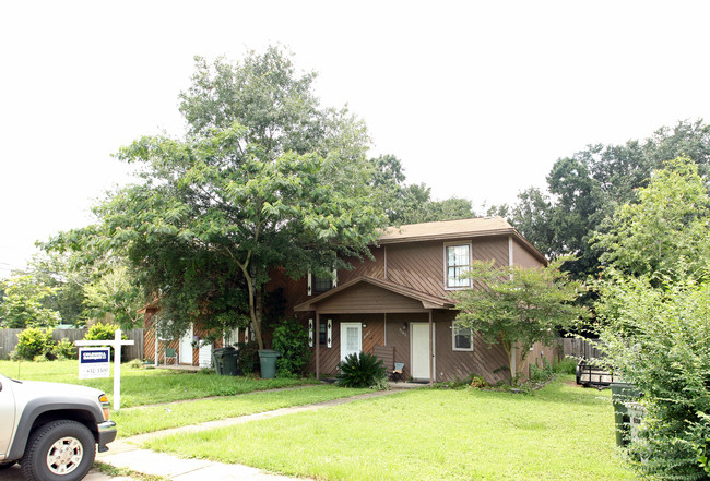 8101-8107 Stonebrook Dr in Pensacola, FL - Building Photo - Building Photo