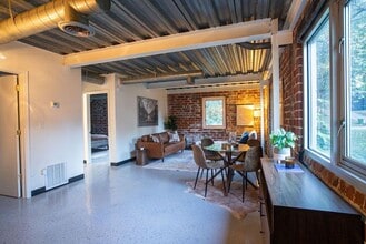 15 Burbank Dr SW in Atlanta, GA - Building Photo - Building Photo