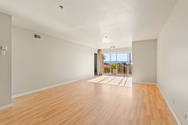 1001 Shore Line Dr in Alameda, CA - Building Photo - Building Photo