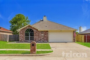 1214 Crooked Creek Ct in Midlothian, TX - Building Photo