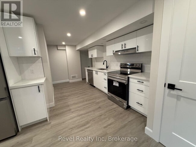 29 Hewitt Pl in Barrie, ON - Building Photo - Building Photo