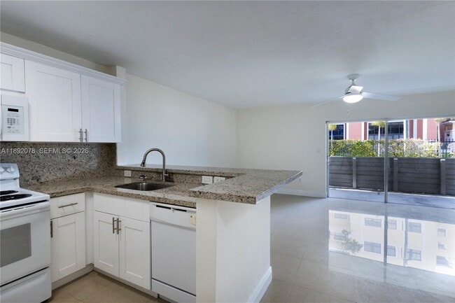 8305 SW 72nd Ave in Coral Gables, FL - Building Photo - Building Photo