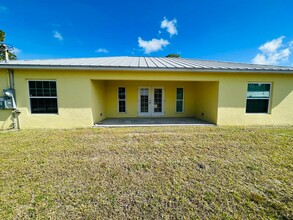 1205 37th Ave SW in Vero Beach, FL - Building Photo - Building Photo