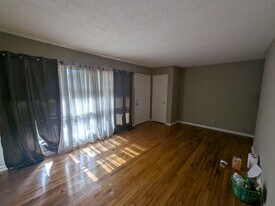 630 NE 90th St in Kansas City, MO - Building Photo