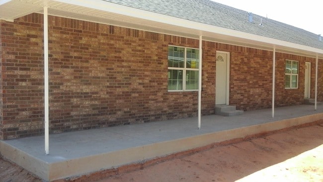 1618 S Ave G Ave in Portales, NM - Foto de edificio - Building Photo