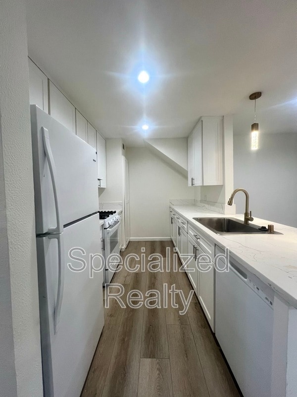 7038 Vesper Ave in Los Angeles, CA - Building Photo - Building Photo