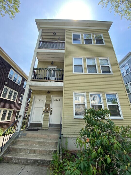 4442 Washington St, Unit 3 in Boston, MA - Foto de edificio
