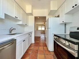 542 Euclid Ave in Miami Beach, FL - Building Photo