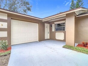 1612 Fox Run Dr, Unit B103 in Tarpon Springs, FL - Building Photo - Building Photo
