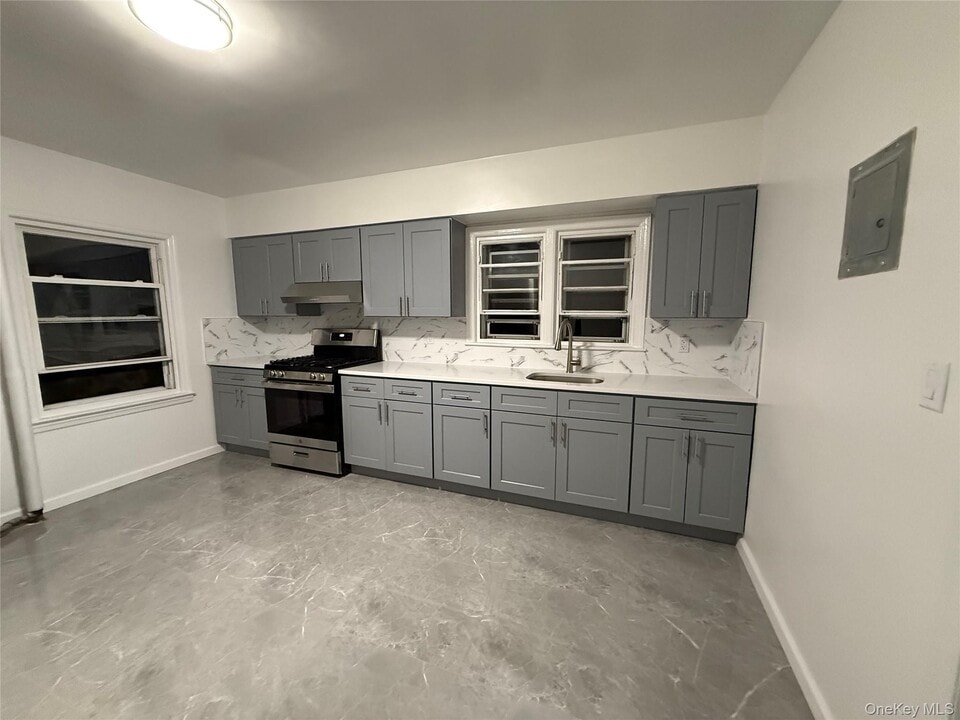 84-63-84161 161st St in Queens, NY - Building Photo