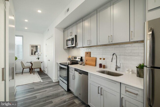 1245 Ridge Ave