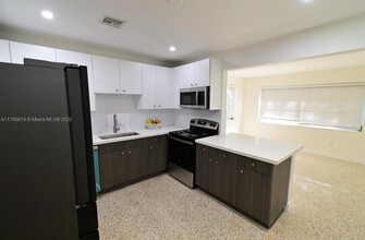 11011 SW 79th Ave in Miami, FL - Building Photo - Building Photo