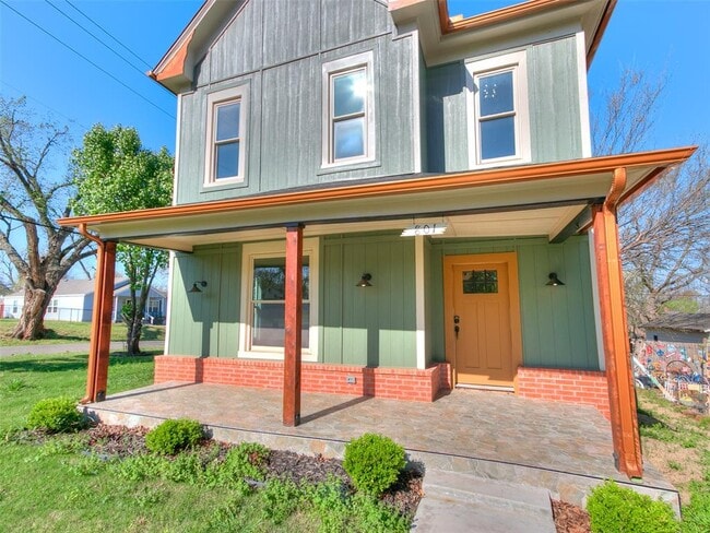 property at 801 N Ash St