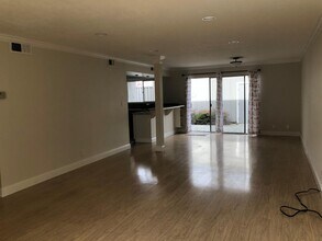 2400 Lincoln Village Dr in San Jose, CA - Foto de edificio - Building Photo