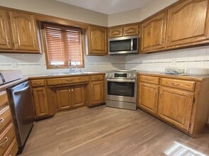 2516 S Chapel Dr in Springfield, MO - Building Photo - Building Photo