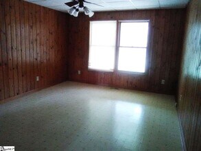 1244 E Butler Rd in Greenville, SC - Foto de edificio - Building Photo