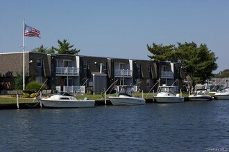 28 Midship Ln in Patchogue, NY - Building Photo - Building Photo