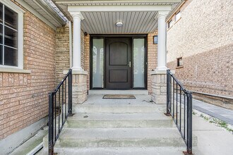 5930 Bassinger Pl in Mississauga, ON - Building Photo - Building Photo