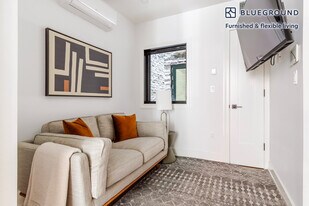 307 W 39th St in New York, NY - Building Photo