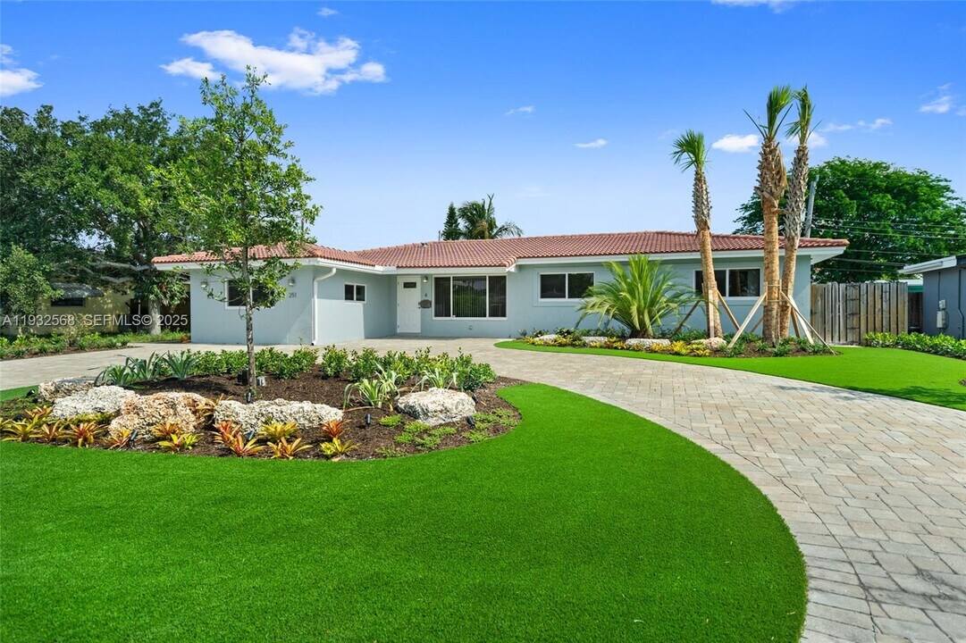 251 SE 7th St in Pompano Beach, FL - Building Photo