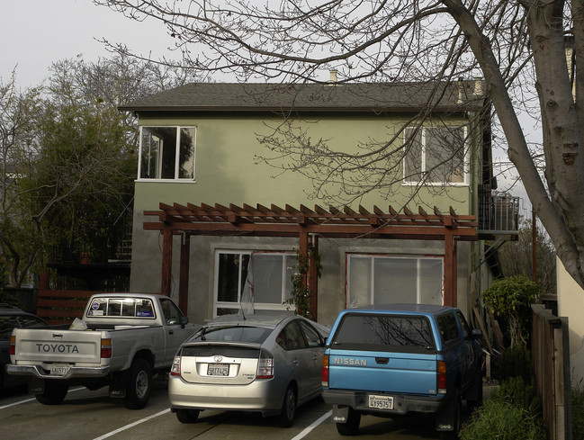 424 Avon St in Oakland, CA - Building Photo - Building Photo