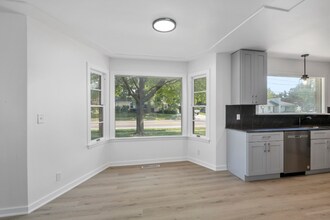 2635 Fuller Ave NE in Grand Rapids, MI - Foto de edificio - Building Photo