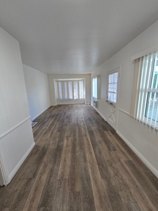 13512 Victory Blvd in Van Nuys, CA - Building Photo - Building Photo