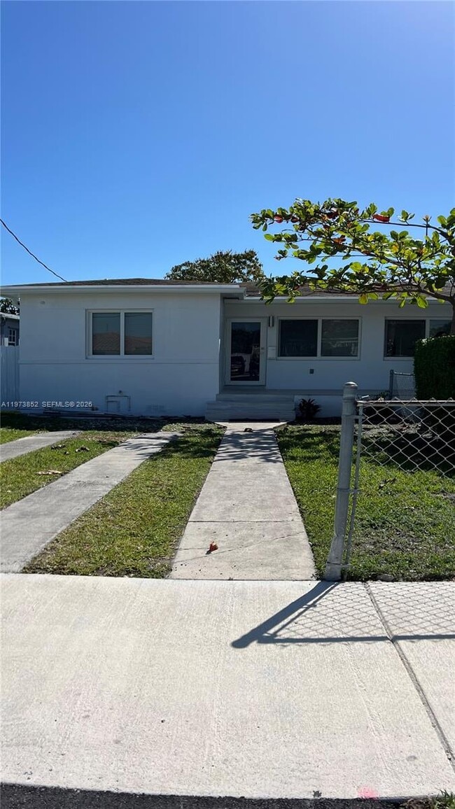 2800 SW 25th St in Miami, FL - Building Photo - Building Photo