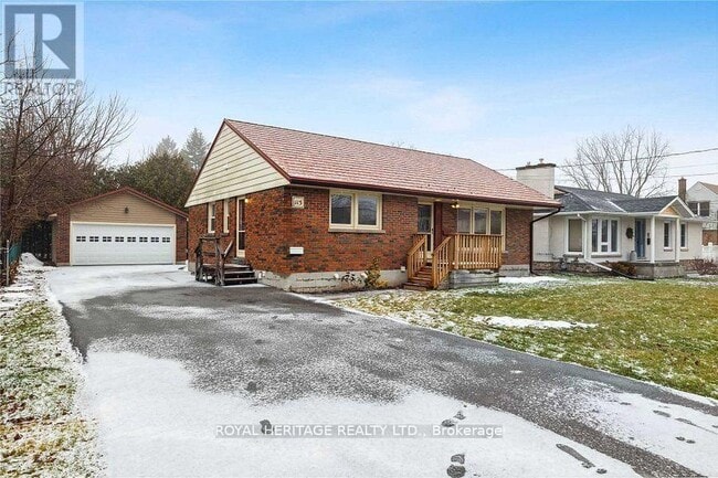 115 Albert St N in Kawartha Lakes, ON - Building Photo - Building Photo