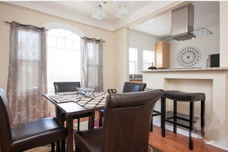 1203 Gordon St, Unit 1205 in Los Angeles, CA - Building Photo - Building Photo