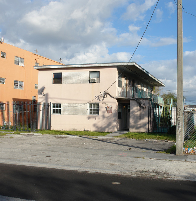 1221 NW 61st St in Miami, FL - Building Photo - Building Photo