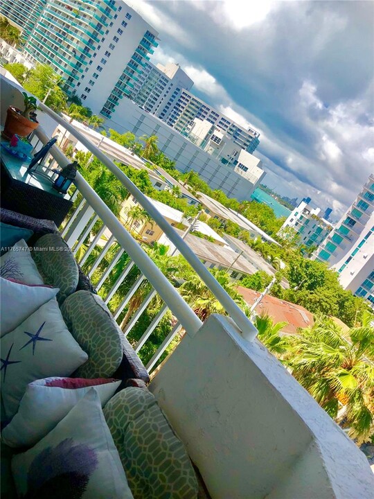 1621 Bay Rd, Unit # 706 in Miami Beach, FL - Foto de edificio