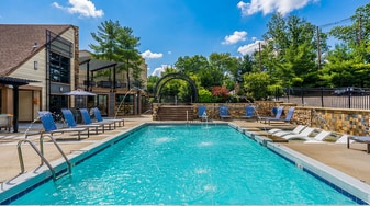 Creeks on Kirklevington in Lexington, KY - Building Photo