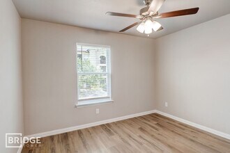 1016 E Golden Ln in Burleson, TX - Building Photo - Building Photo