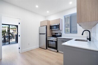 629 SW 10th Ave in Miami, FL - Building Photo - Building Photo