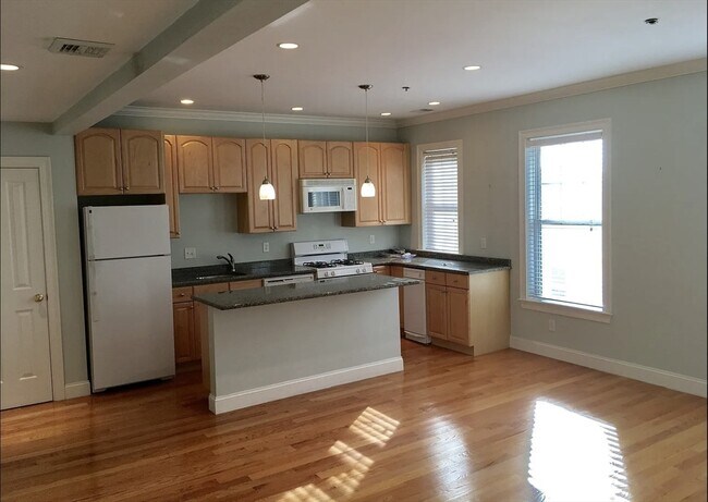 146 Clifton St in Malden, MA - Foto de edificio - Building Photo