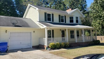 1547 Londonderry Pl in Fayetteville, NC - Building Photo