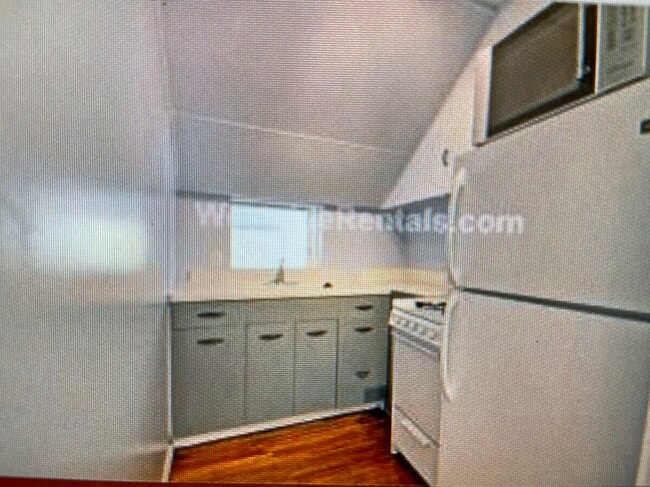 923 1/2 Tularosa Dr in Los Angeles, CA - Building Photo - Building Photo
