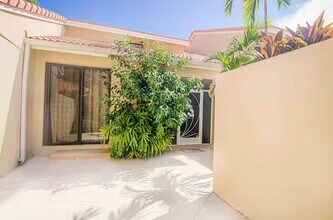 265 Old Meadow Way in Palm Beach Gardens, FL - Building Photo - Building Photo