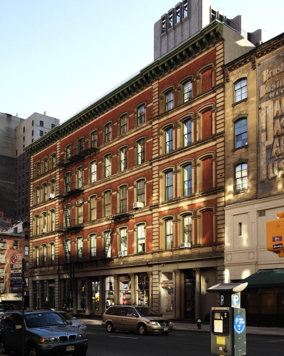 115-123 W Broadway in New York, NY - Building Photo