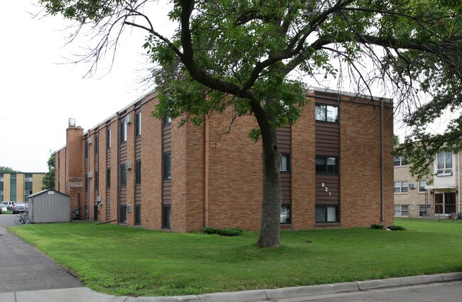 CMM Aquila Flats 8216 W 31st St. in Minneapolis, MN - Building Photo - Building Photo