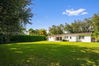 7510 SW 105th Terrace in Miami, FL - Foto de edificio - Building Photo