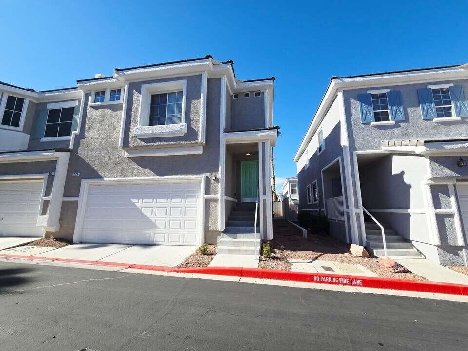 271 Echo Dell Ct in Henderson, NV - Building Photo